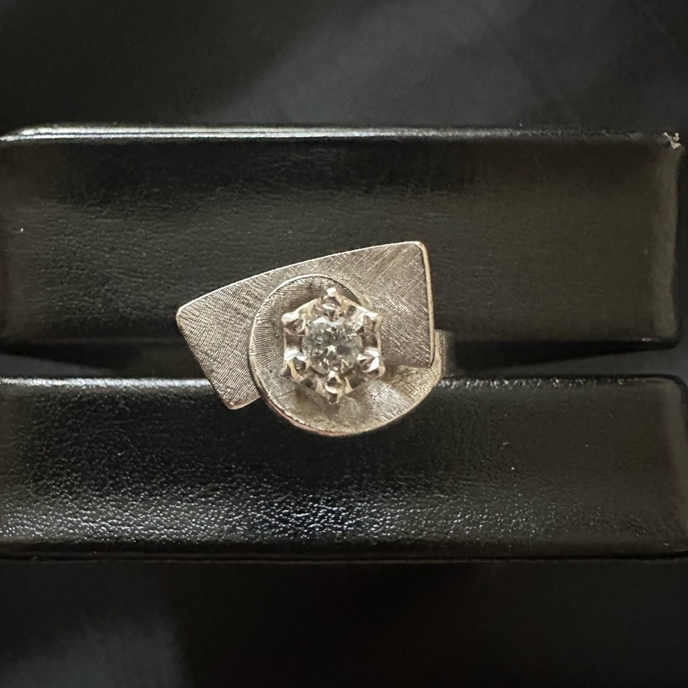 14k White Gold Diamond Ring Size 5 1/2 - Picture 11 of 13
